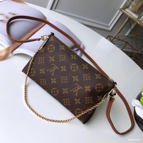CHANELUTCH PALLAS Louis Vuitton 0802